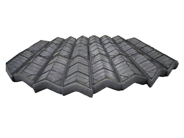 Split corrugated wire mesh demister pad
